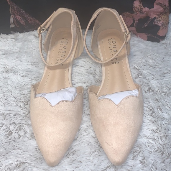 Stylish Ladies Flats - Picture 3 of 9